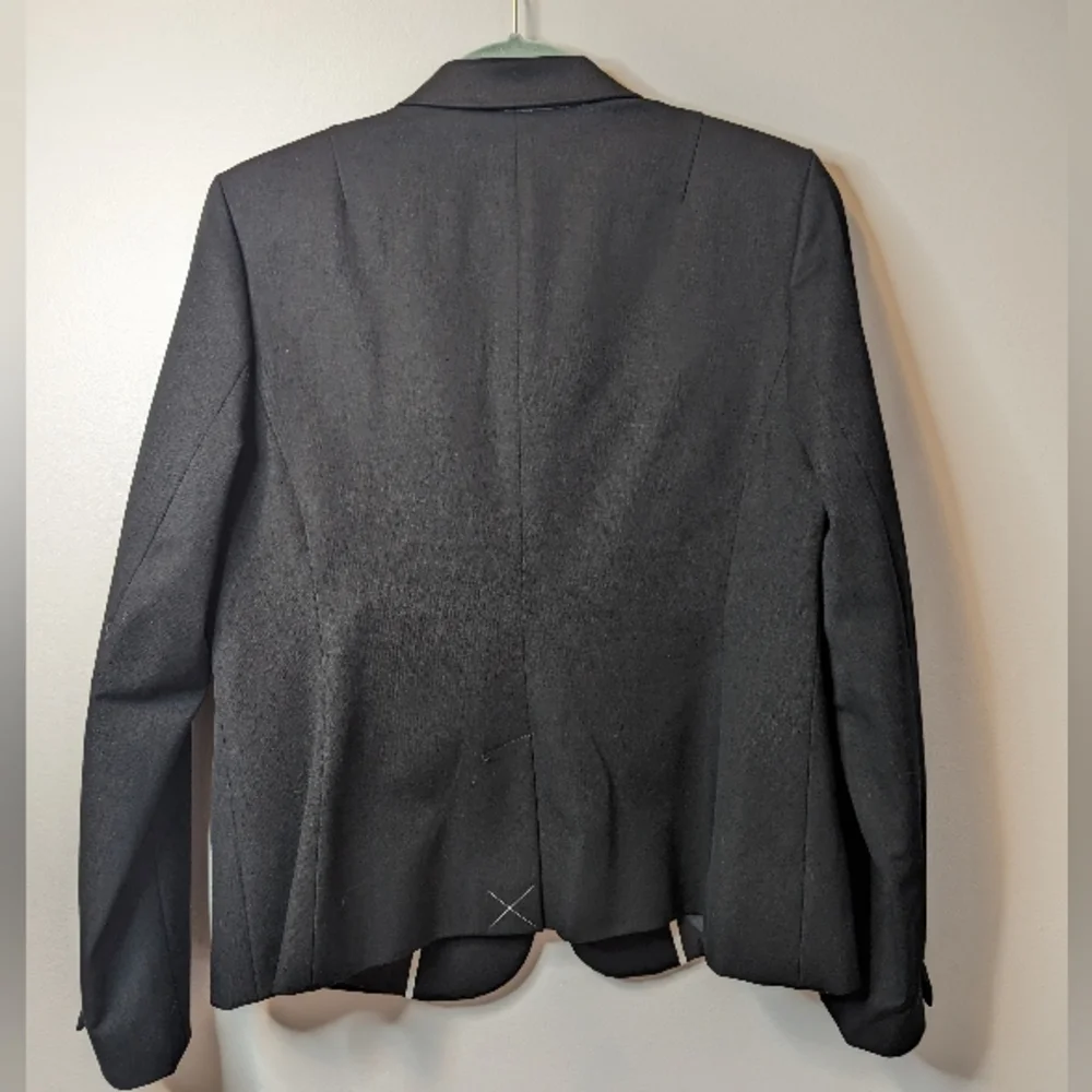 **SOLD** Banana Republic "Classic Fit" Blazer - Picture 3 of 8